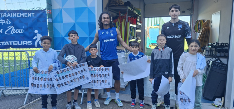 𝗤𝘂𝗮𝗻𝗱 𝗹𝗲𝘀 𝗷𝗼𝘂𝗲𝘂𝗿𝘀 𝗽𝗿𝗼𝘀 𝗼𝘂𝘃𝗿𝗲𝗻𝘁 𝗹𝗲𝘂𝗿𝘀 𝗽𝗼𝗿𝘁𝗲𝘀 𝗮𝘂𝘅 𝗷𝗲𝘂𝗻𝗲𝘀 𝗽𝗮𝘀𝘀𝗶𝗼𝗻𝗻𝗲́𝘀