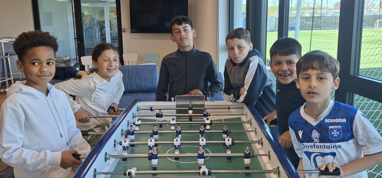 𝗤𝘂𝗮𝗻𝗱 𝗹𝗲𝘀 𝗷𝗼𝘂𝗲𝘂𝗿𝘀 𝗽𝗿𝗼𝘀 𝗼𝘂𝘃𝗿𝗲𝗻𝘁 𝗹𝗲𝘂𝗿𝘀 𝗽𝗼𝗿𝘁𝗲𝘀 𝗮𝘂𝘅 𝗷𝗲𝘂𝗻𝗲𝘀 𝗽𝗮𝘀𝘀𝗶𝗼𝗻𝗻𝗲́𝘀