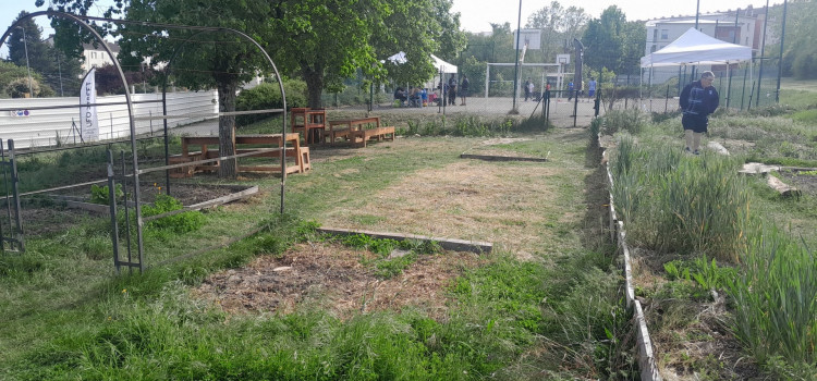 En 2025, avec l'aide de l'association Le P.A.R.C, les espaces du jardin ont été repensés et délimités.