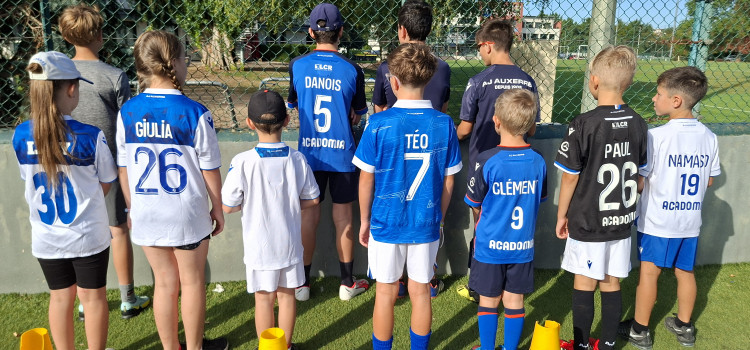Presque tous les enfants avaient revêtu leur maillot de l'AJA !