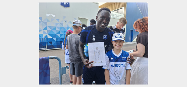 Laly avait préparé un dessin pour Assane, son joueur préféré.