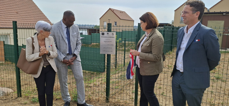 La plaque inaugurale a été dévoilée par le maire d'Appoigny et la présidente du Comité Exécutif de Polylogis.