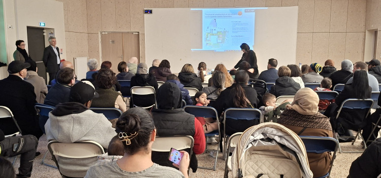 Une soixantaine d'habitants des Tours 14 et 22 d'Auxerre, sont venues se renseigner sur la démolition de leurs bâtiments et leur relogement.