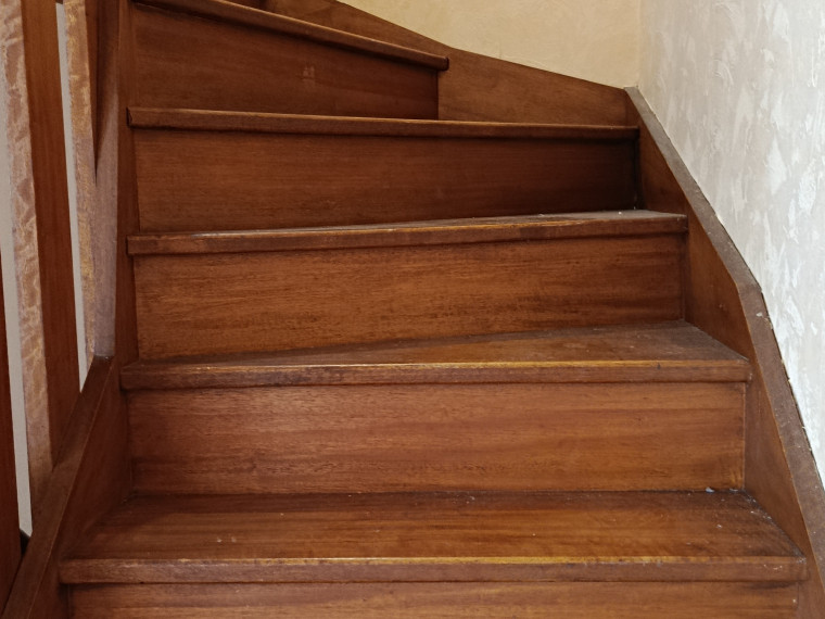 Escalier du 1er étage au 2ième étage